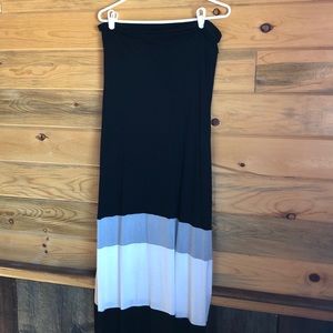 Full length skirt, with rolled fabric waist